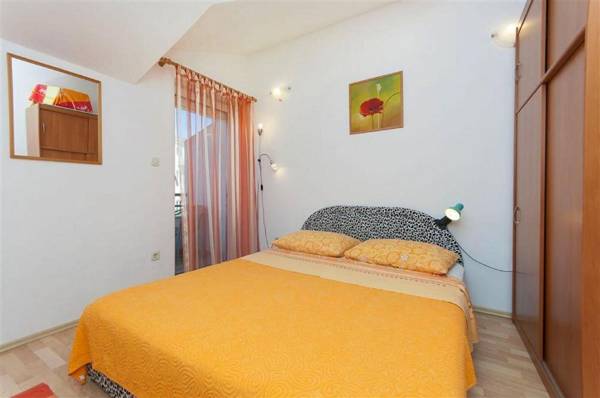 Apartment Heliodor - with parking