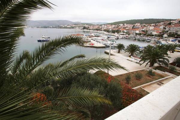 Apartments Antonia-5m from sea