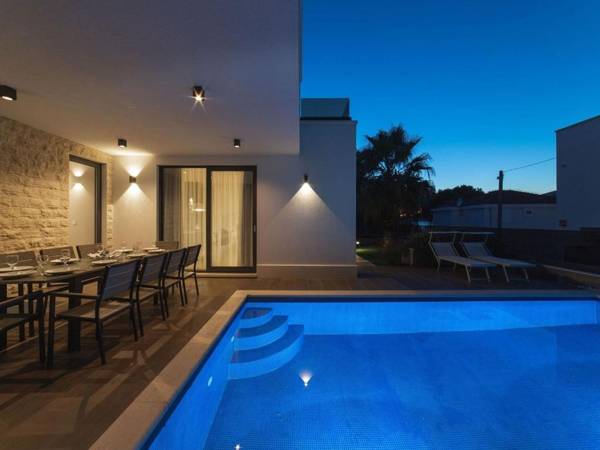 Luxury Beachfront Villa Trogir 2 with private pool jacuzzi and gym at the beach on Ciovo - Okrug Gornji