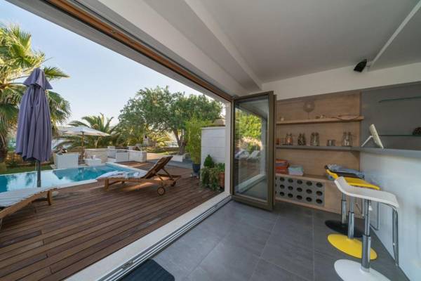 Luxury Beachfront Villa Sunshine Trogir with private heated pool and sauna at the beach in Trogir - Seget Vranjic