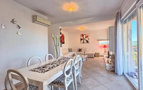 Luxury Apartment Black&White with Pool