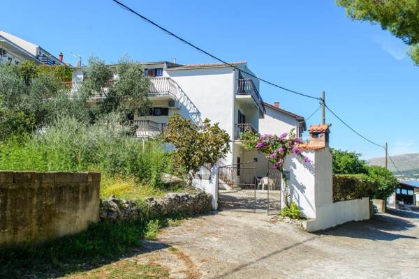 Apartments by the sea Arbanija Ciovo - 18624