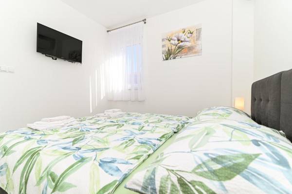 Luxury apartment with swimming pool Ana