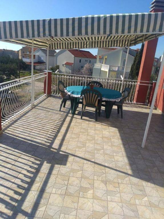 Apartment Tomi - with large terrace