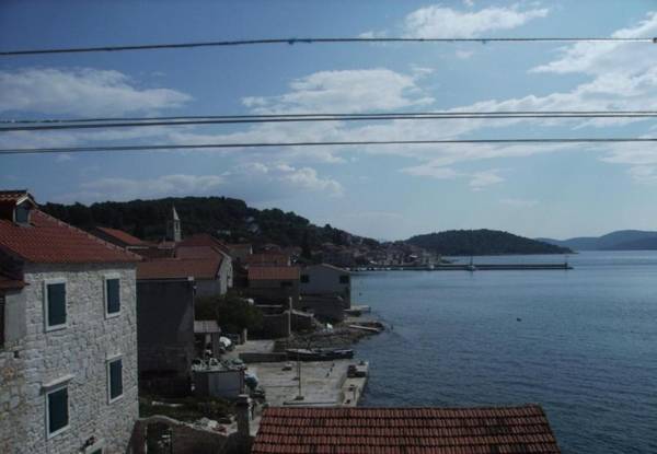 Apartment Mirni - 5 m from sea