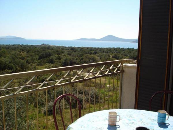 Apartments Damir - on the sea side