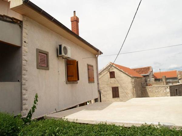 One Bedroom Apartment Alma Sleeps 4