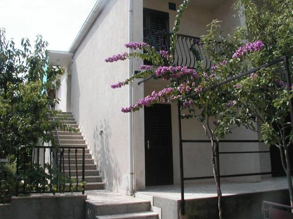 Apartments with a parking space Supetar Brac - 14292