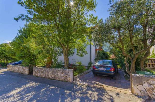 Spacious apartment with three double bedrooms