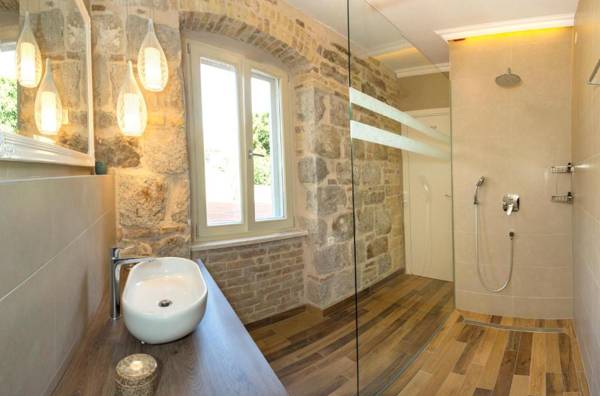 Aspalathos Residence