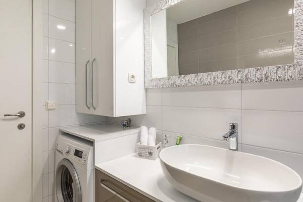 Lux City Centar| En Suite Bathroom| Balcony