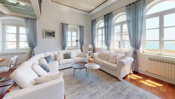 Penthouse Bajamonti in Deškovic Palace