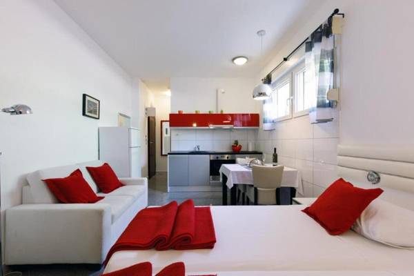 Fully equiped Apartments next to the beach