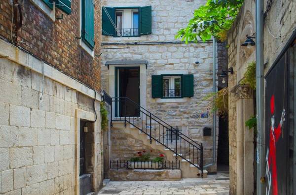 Old Center Stone House