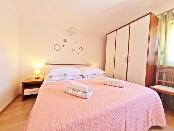 Rooms and Apartments Porat