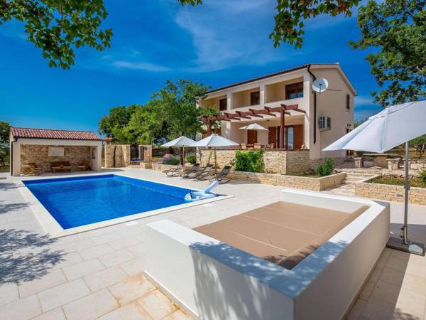Comfortable villa with a panoramic view and private pool