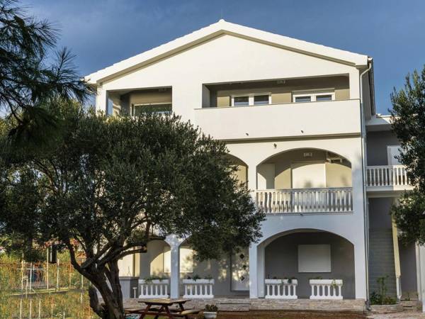 Sea-View Apartment in Sveti Petar na Moru with Garden