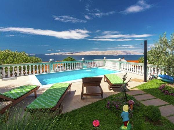 Spacious Apartment in Senj with Swimming Pool