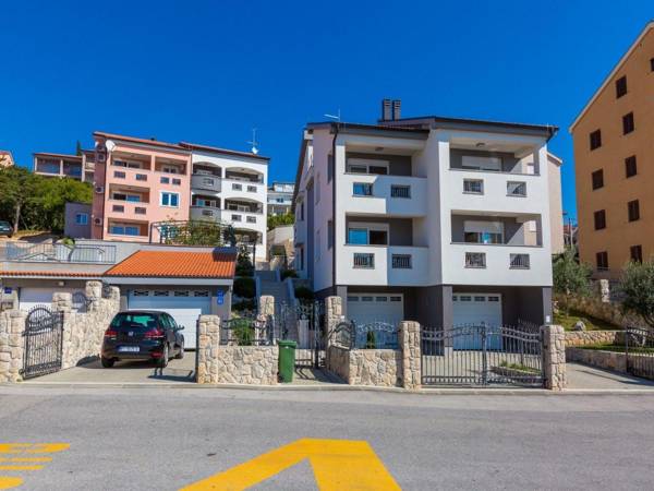 Modern Apartment in Crikvenica with Swimming Pool