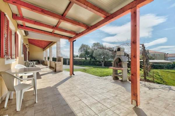 MIMA house with apartments