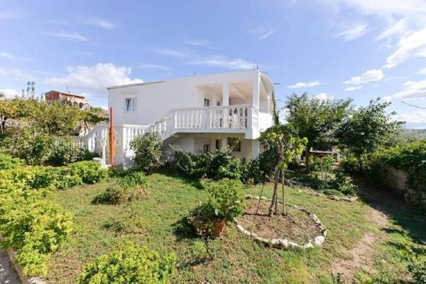 Apartments Edi - amazing location by the sea