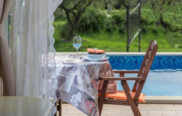 Modern Villa di Rovigno with Pool Hot Tub and Sea View