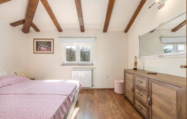 Apartment Cerin with Private Pool