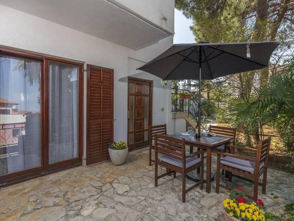 Modern one bedroom apartment with terrace near the beach and centre of Rovinj