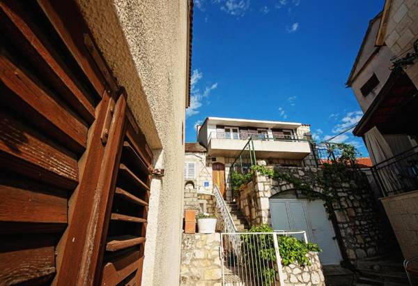 Traditional Family Home In The Heart Of Dalmatia