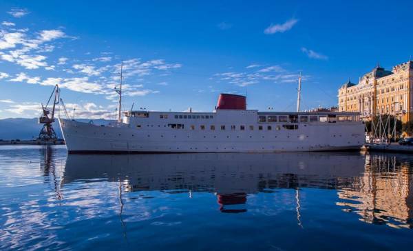 Botel Marina