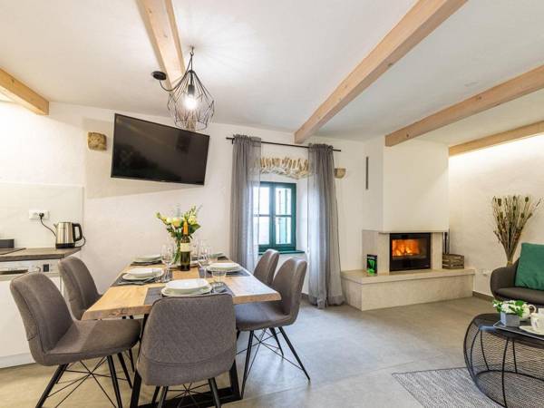 Renovated stone house with jacuzzi in central Istria