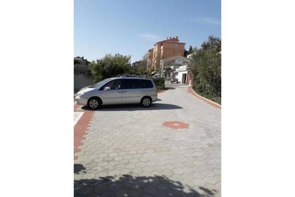 Tina-Balkonen Wohnung mit Bestway Pool