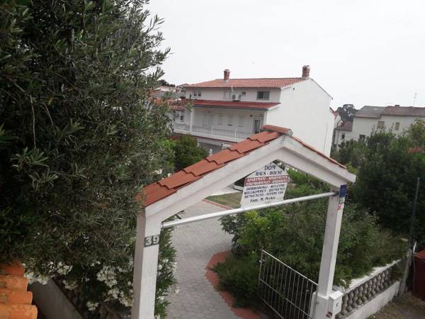 The apartment is on the ground floor - 1 entire floor 110 m2