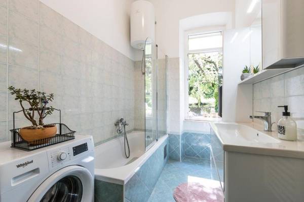 *** Lounge terrace apartment with the harbour view / city centre ***