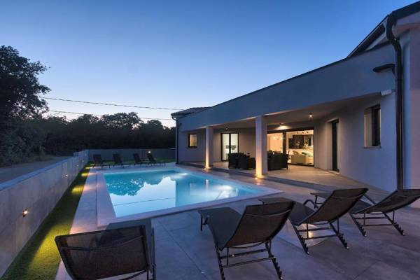 Villa Speranza with Illuminated Pool