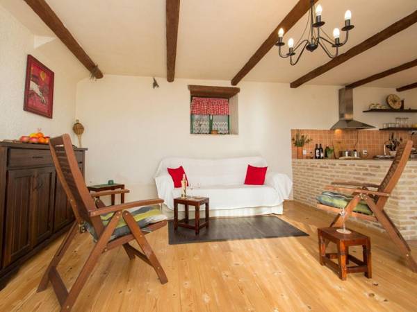 Lovely holiday home with amazing  garden and covered terrace !