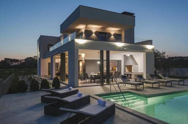 Villa Una with heated pool and whirlpool