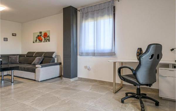 Workspace - Beautiful home in Pula with Outdoor swimming pool WiFi and 4 Bedrooms