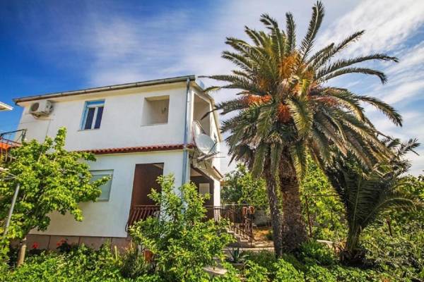 Apartments Teo - by sea & parking