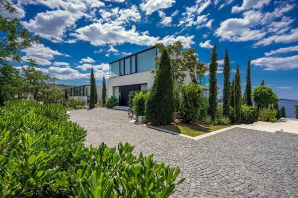 Golden Rays Luxury Villas & Apartments