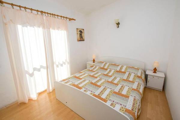 Apartment and Rooms Radojka