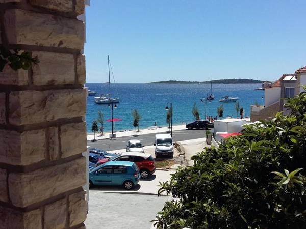 Apartments Mateo - 60m from sea