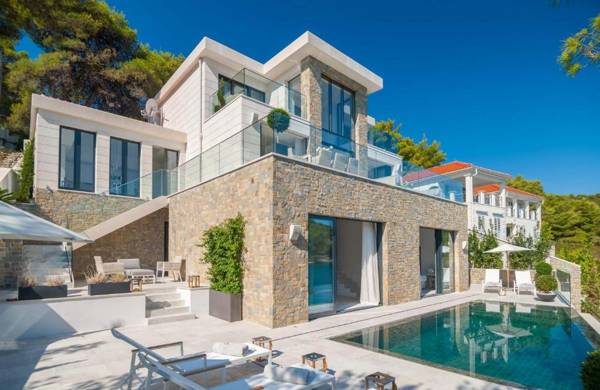 Villa Selca Waterfront Super Spectacular 4 Bedroom Villa Gym Sauna Boat Mooring Wine Cella