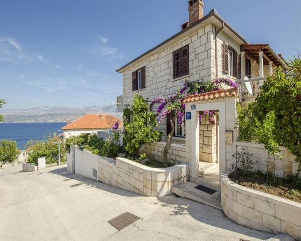 Apartments More - sea view