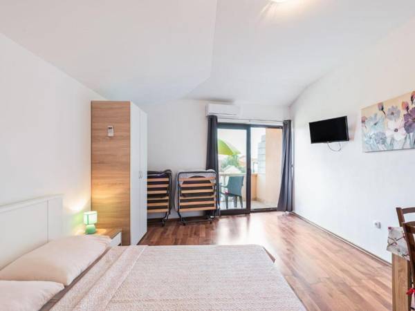 Pleasant Apartment in Posedarje near Sea