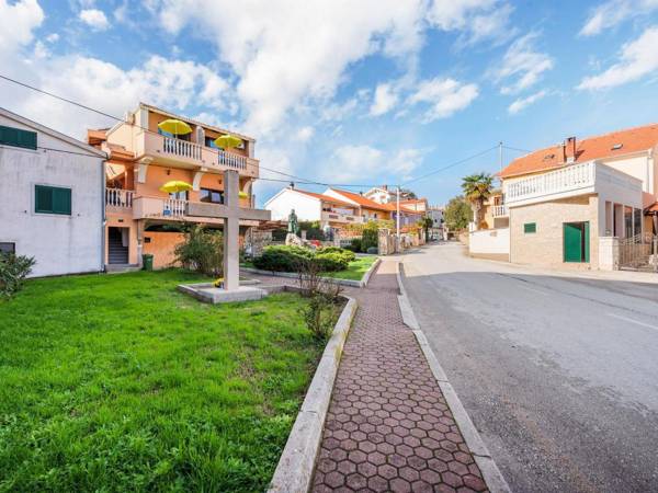 Serene Holiday Home in Posedarje near Sea