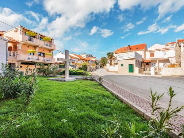 Delightful Apartment in Posedarje with Balcony