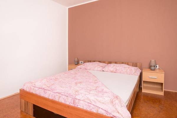 Apartment Complex Danny with common pool and BBQ