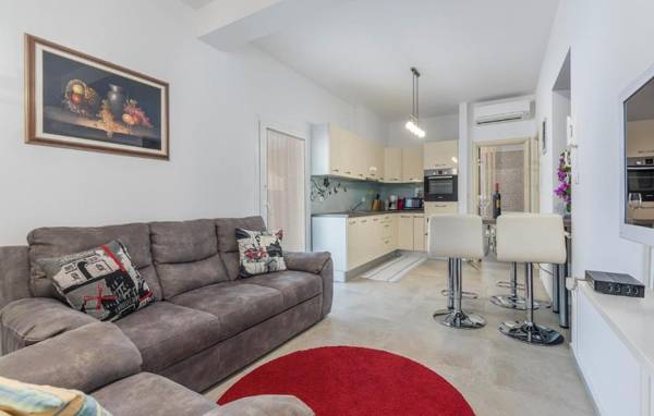 Apartment Vedran with Pool