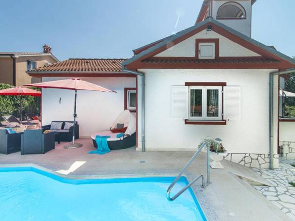 Comfortable Villa in Porec with Private Swimming Pool